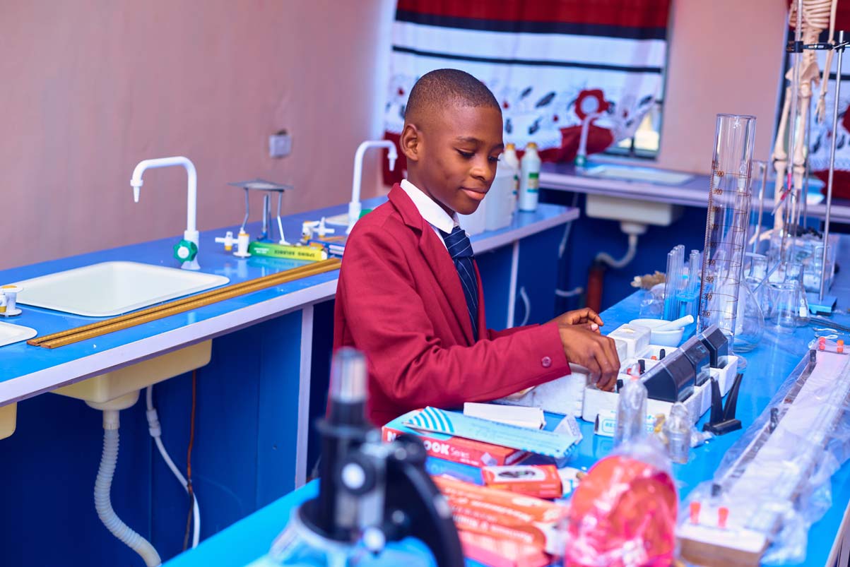 STUDENT_INSIDE_THE_LABORATORY_WONDER_SPROUT_ACADEMY_ILORIN